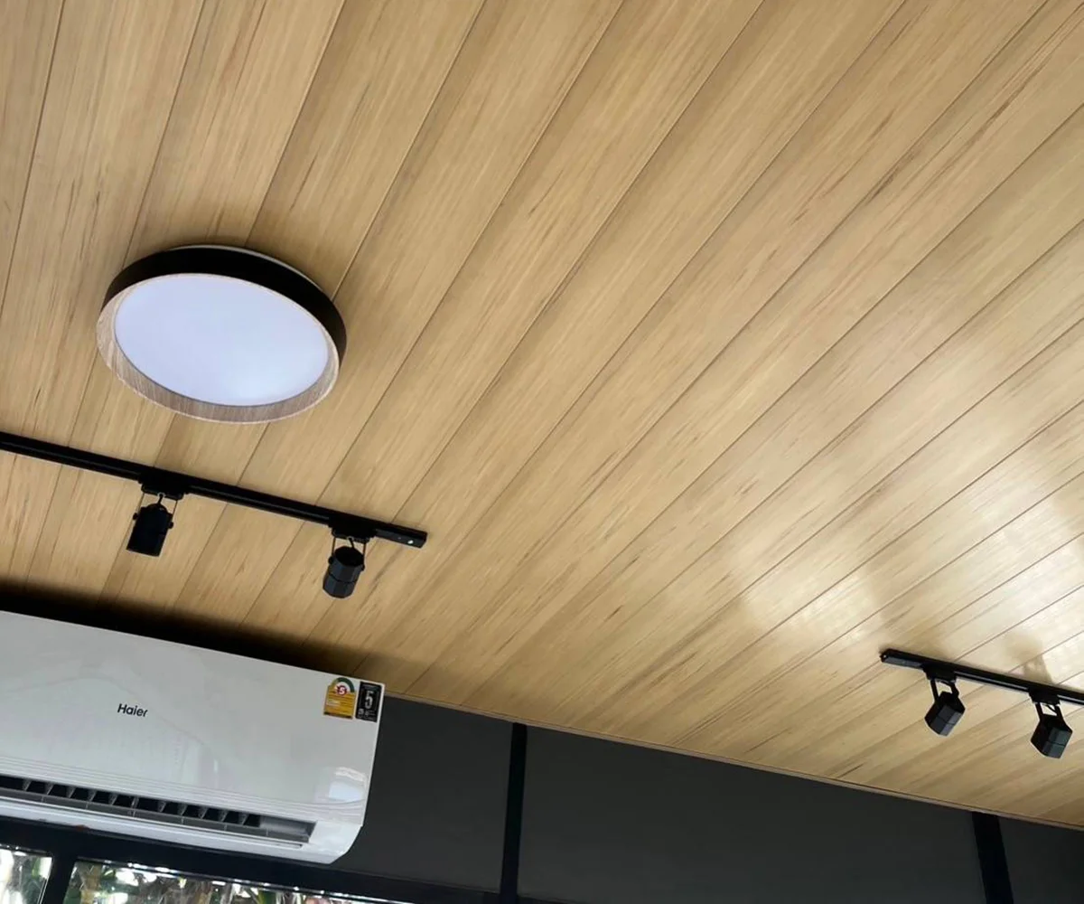 ไม้เทียมตกแต่งฝ้าและผนังภายใน Indoor Cladding – เติมชีวิตให้บ้านด้วยความอบอุ่นของไม้
