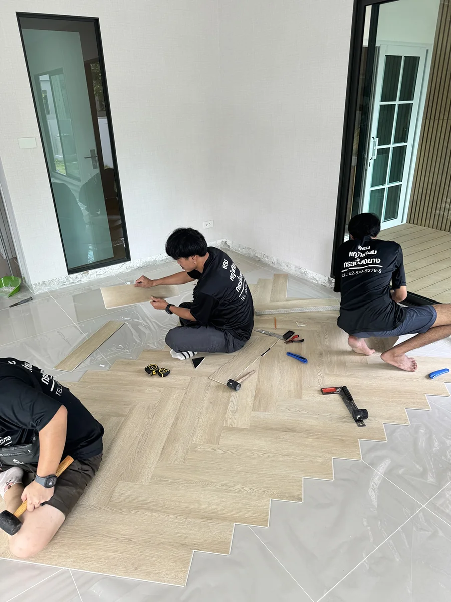 กระเบื้องไวนิลลายก้างปลา (SPC) เสริมโฟม IXPE ทางเลือกของพื้นบ้านยุคใหม่ ที่ทั้งหรู ทน และตอบโจทย์ทุกการใช้งาน