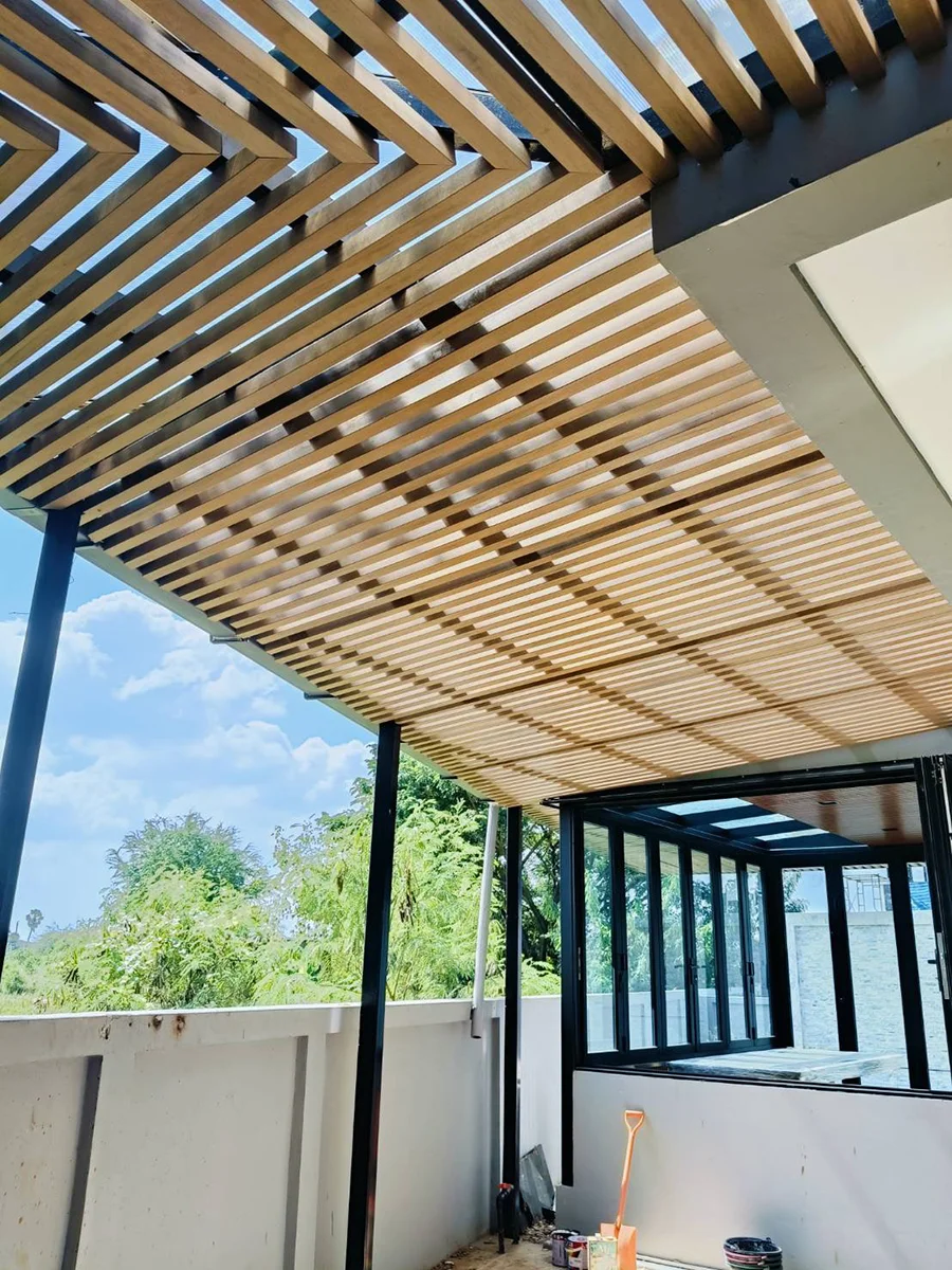 ระแนงไม้เทียมภายนอก เพิ่มมิติให้บ้านสวยทันสมัย พร้อมความทนทานที่เหนือกว่าไม้จริง